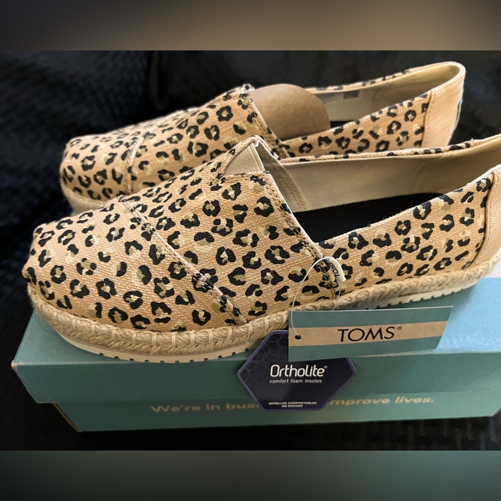 NWT- Brand New Tags- TOMS Espadrilles Size 7.5 Leopard print shoes